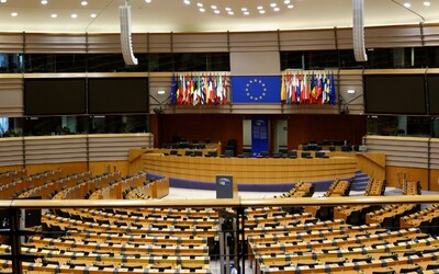 Zákon o svobodě médií prošel europarlamentem. Zakazuje politikům a političkám vlastnit média
