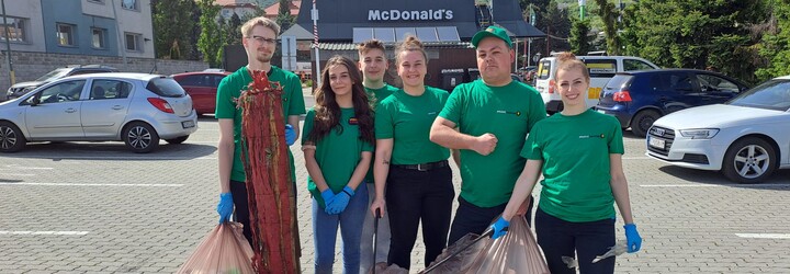 Zamestnanci McDonald's opäť čistili životné prostredie na Slovensku. Najviac odpadu vyzbierali v tomto meste