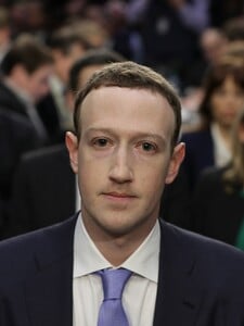 Zaměstnanci Mety měli stáhnout 2 400 pornofilmů pro trénink AI. Brání se, že šlo o „soukromé účely“