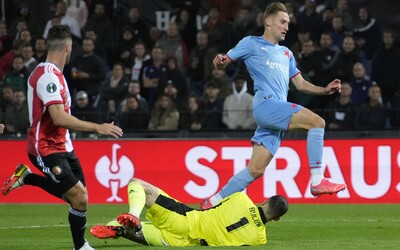 Zápas dvou půlí: Slavia podlehla Feyenoordu 1:2 kvůli hororovému poločasu