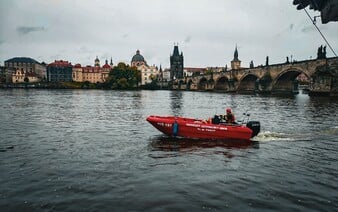 Záplavy mohou kontaminovat pitnou vodu. Podívej se, na co si dát pozor