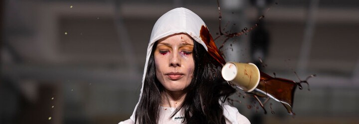 Zásadní momenty letošních fashion weeků: Balenciaga provokuje, jedna přehlídka skončila házením odpadků