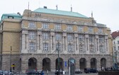 Zásah na Filozofické fakultě z minulého týdne objasněn. Němka psala krví nenávistnou zprávu