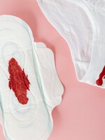 Zavedou české univerzity menstruační volno? Zeptali jsme se jich, tohle jsou jejich odpovědi (Aktualizováno)