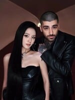 Zayn Malik a Jisoo z BLACKPINK vydali spoločnú skladbu. Fanúšikovia si ich duet okamžite zamilovali