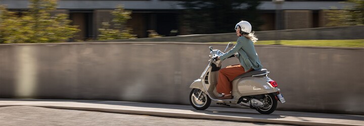 Zaži La Dolce Vita na cestách. Ikonický skúter Vespa môžeš teraz kúpiť s cashbackom 900 EUR