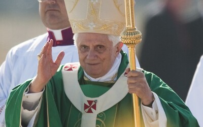Zdravie bývalého pápeža Benedikta XVI. sa zhoršilo. František prosí ľudí o modlitby