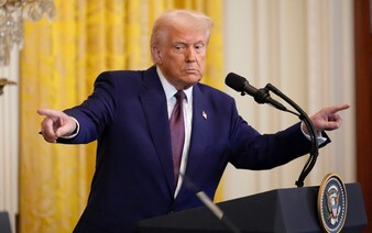 Zelenskyj je podľa Trumpa „diktátor bez volieb“. Vyzval ho, aby „konal rýchlo, inak mu nezostane žiadna krajina“