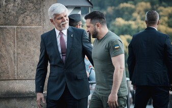 Zelenskyj přistál v Praze: Setkání s prezidentem Pavlem provází přísná bezpečnostní opatření