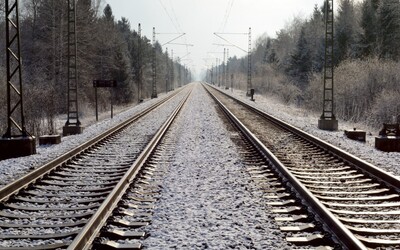 Železničiari si vyrokovali vyššie mzdy. Od júla si prilepšia o takmer 5 % a aj odmeny