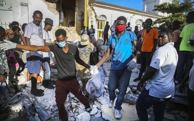Zemetrasenie na Haiti si vyžiadalo takmer 1 300 mŕtvych. Situácia v krajine sa môže v nasledujúcich hodinách ešte zhoršiť