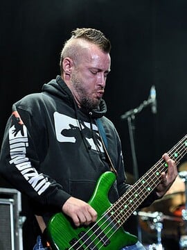 Zemřel baskytarista legendární kapely Limp Bizkit. Samu Riversovi bylo 48 let