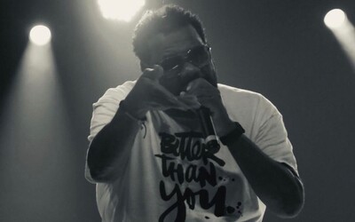 Zemřel známý americký rapper a DJ Fatman Scoop. Zveřejnili záběry, jak během koncertu zkolaboval na pódiu