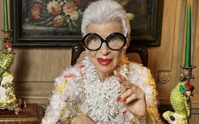 Zemřela americká návrhářka a módní ikona Iris Apfel, bylo jí 102 let. Proslavila se extravagantním lookem