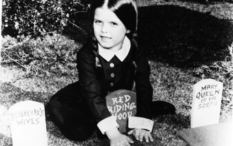 Zemřela „původní“ Wednesday z Addamsovy rodiny, Lise Loring bylo 64 let