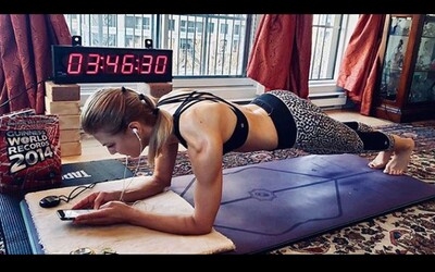 Žena udržela plank 4 hodiny a 20 minut, čímž překonala dosavadní světový rekord