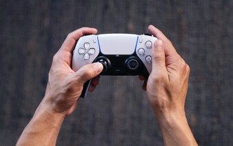 Žena z Prahy podvedla stovky lidí. Nabízela PlayStation, Xbox a luxusní kabelky, nikomu nic neposlala