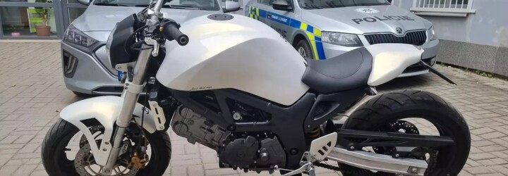 Ženy nafingovaly loupež na benzince v Praze, jedna z nich si za ukradené peníze koupila motorku