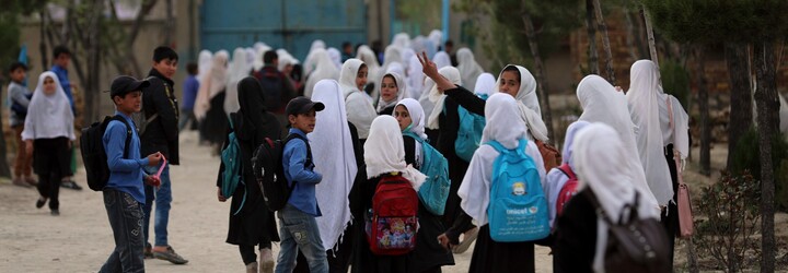 Ženy v Afghánistánu protestují proti zavřeným školám. Za svobodu vzdělávání jsou prý ochotné i zemřít