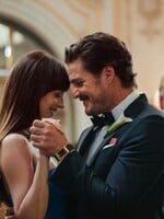 Ženy vraj nechcú nízkych mužov. Budú si umelo predlžovať nohy? Kontroverznú tému rieši aj nový film s Pedrom Pascalom