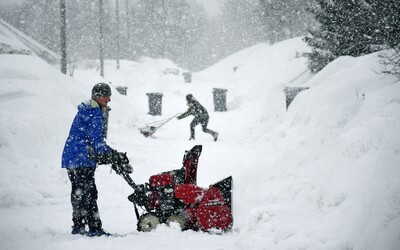 Zima so snehom môže prísť na Slovensko už o týždeň, priprav sa na prvú guľovačku