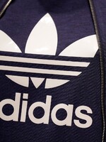 Zisky Adidasu klesli pre koronakrízu až o 90 %