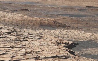 Život na Marsu je zase o kousek realističtější. Vědci možná na planetě objevili zásoby vody