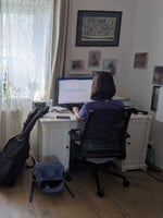 Život s rodiči po třicítce? Denis přestal randit, Jana a její partner spali na gauči v obýváku