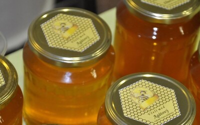 Zlodej pri Kežmarku ukradol takmer pol tony medu. Spôsobil veľkú škodu