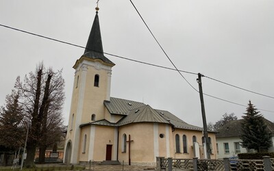 Zlodej ukradol z kostola vo Vranove 25 metrov hromozvodového drôtu a medený kotlík. Hrozí mu desaťročný trest