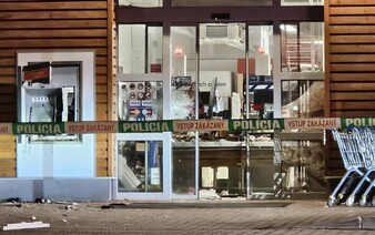 Zlodeji na Záhorí odpálili bankomat. Aktuálne sú na úteku