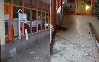 Zloději v Bratislavě odpálili bombou bankomat. Ukradli 50 000 € 