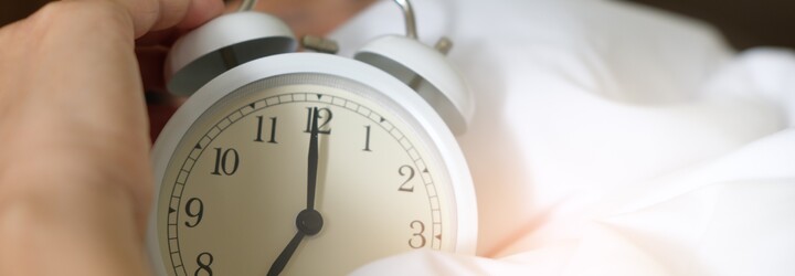 Změna času 2023: V noci na neděli se vyspíme o hodinu méně. Škodí to zdraví?