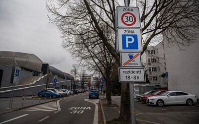 Zmena parkovania v Bratislave: bez karty budeš od zajtra na niektorých miestach platiť za každú hodinu parkovania