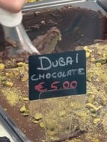 Zmrzlináreň v Bratislave si za jeden kopček s príchuťou dubajskej čokolády pýta 5 €. Ľudí to pobúrilo