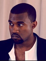 Značka Kanyeho Westa Yeezy je v právním sporu s Walmartem kvůli podobnému designu loga