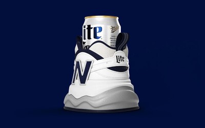 Značka New Balance představila botu na plechovku piva. Udrží ji v chladu