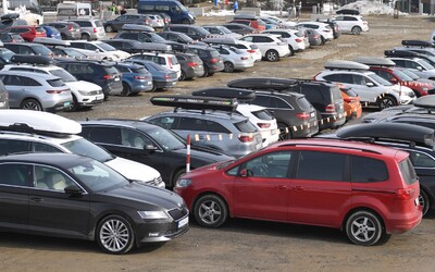Známa automobilka varuje Slovákov pred podvodníkmi. Falošné weby a e-maily ponúkajú neexistujúce ojazdené autá