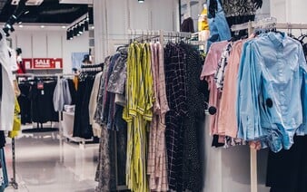Známa módna značka čelí existenčnej kríze. Slovenská pobočka spoločnosti podala návrh na konkurz