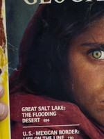 Známou afghánskou dívku z obálky National Geographic evakuovali do Itálie. Utekla před Tálibánem