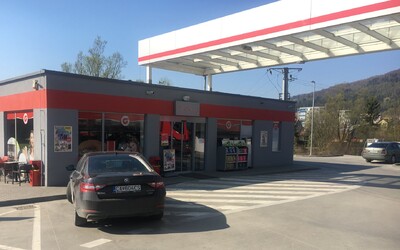 Známe slovenské benzínky hlásia nedostatok paliva. Tu už pravdepodobne nenatankuješ, vodiči odchádzajú s prázdnymi rukami