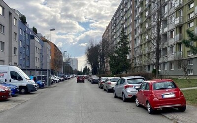 Známe slovenské mesto zmenilo viacero ulíc na jednosmerné. Po novom budeš môcť zaparkovať na týchto miestach