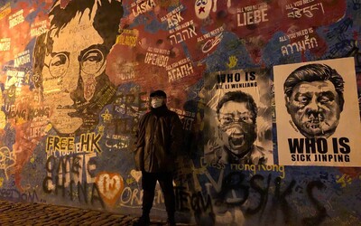 Známý čínský karikaturista ozdobil Lennonovu zeď v Praze. Vzdává čest Havlovi i lékaři, který jako první varoval před koronavirem