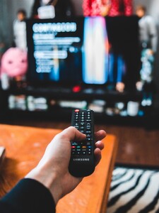 Známy poskytovateľ televíznych služieb na Slovensku zvyšuje ceny. Klienti si od apríla priplatia za televíziu aj internet