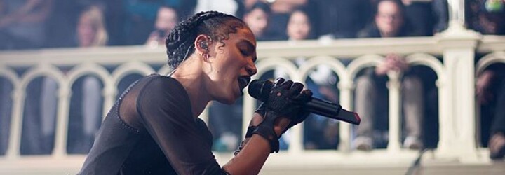 Zpěvačka FKA Twigs si zamilovala pražské techno raves. Inspirovaly její nové album