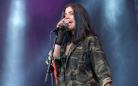 Zpěvačka z Pussy Riot vydělala na NFT pro Ukrajinu přes 7 milionů dolarů. Ruská policie podle ní na protestech bije i děti