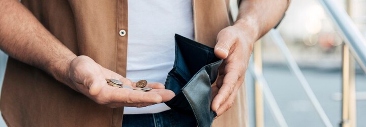 Způsobuje ti nakupování dárků finanční úzkost? Dej si pozor na tyto myšlenky