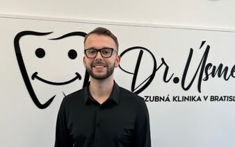 Zubár slovenských celebrít: Za úsmev mu vďačí Rytmus, Plačková aj Čepo. Slováci dbajú o svoju krásu, zabúdajú však na preventívky