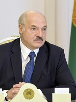 Zoufalý Lukašenko opět volal Putinovi. Ruský prezident varoval západní lídry, aby se do Běloruska nemíchali