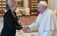Zuzana Čaputová se setkala s papežem Františkem, mluvili spolu i o útoku na Tepláreň